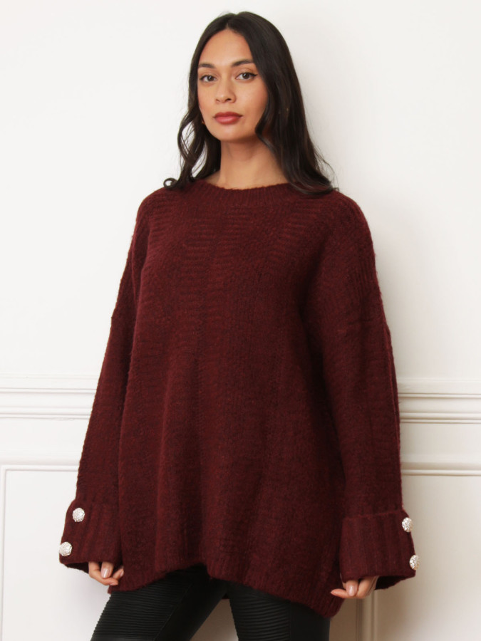 Pull long bordeaux à boutons dorés
