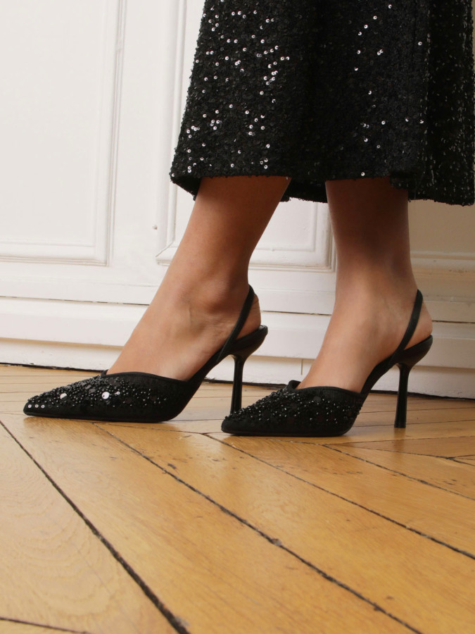 Escarpins slingback noirs ornés de perles et de strass