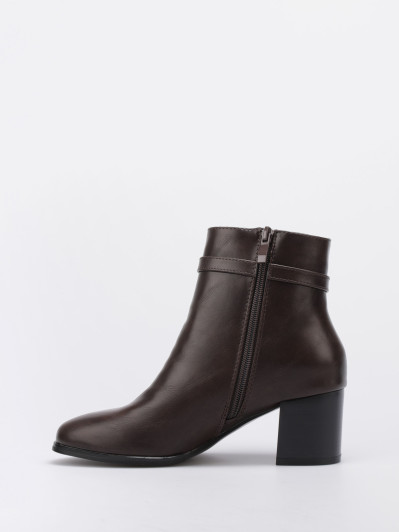 Bottines à talon et bride décorative