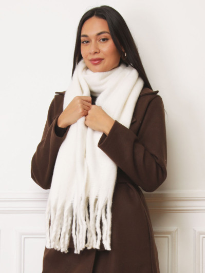 Écharpe duveteuse blanche à franges