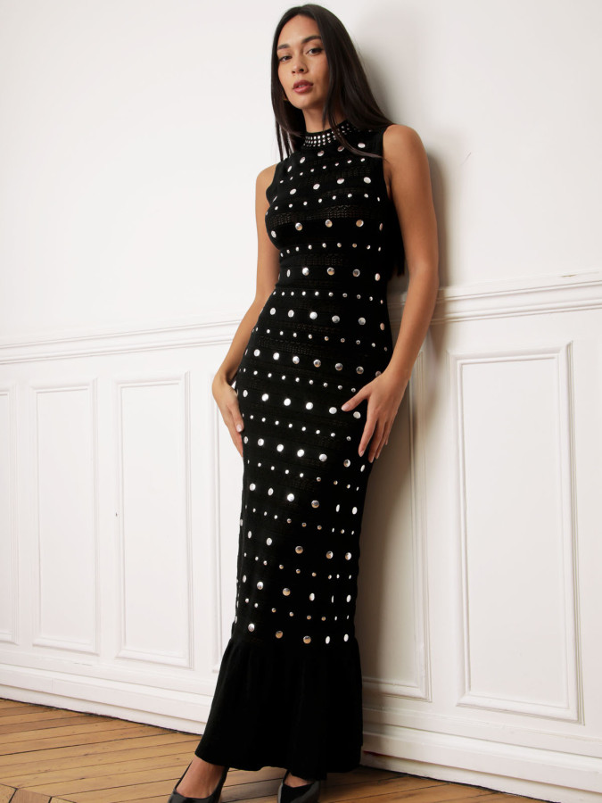 Robe longue noire en maille effet cloutée