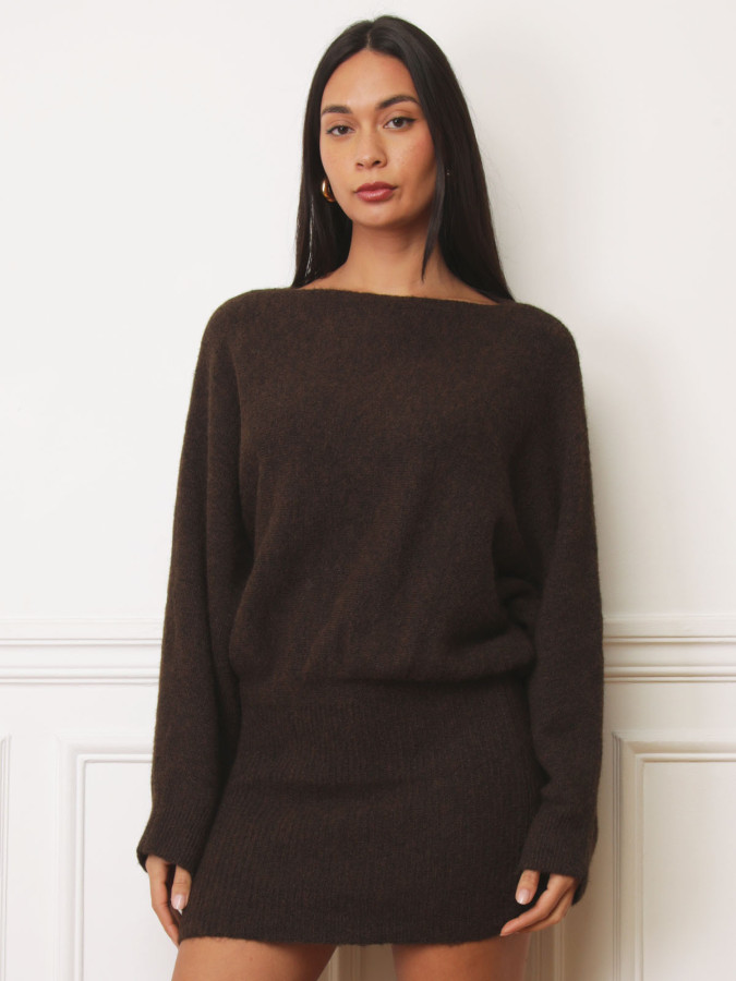 Robe pull marron moulante et bouffante