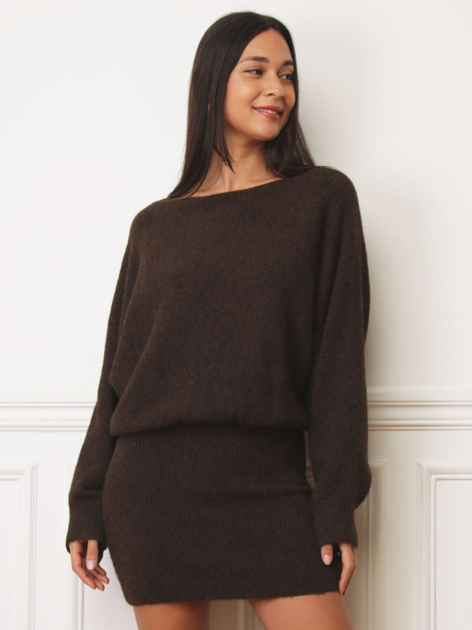 Robe pull marron moulante et bouffante