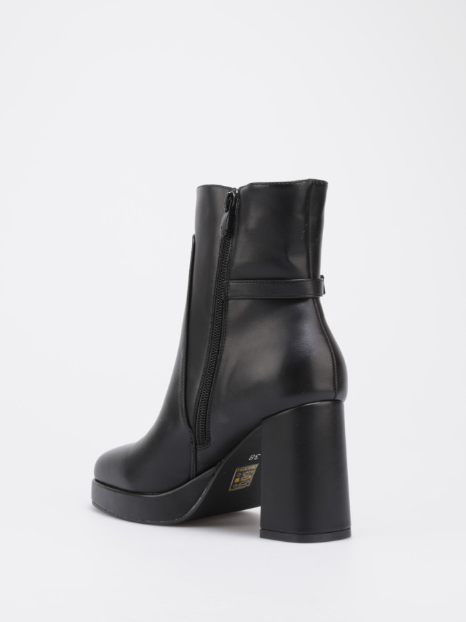 Bottines noires en simili avec bride à boucle