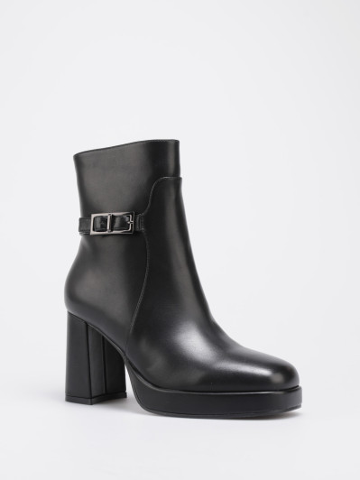 Bottines noires en simili avec bride à boucle