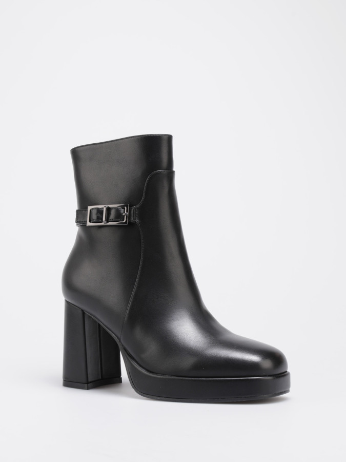 Bottines noires en simili avec bride à boucle