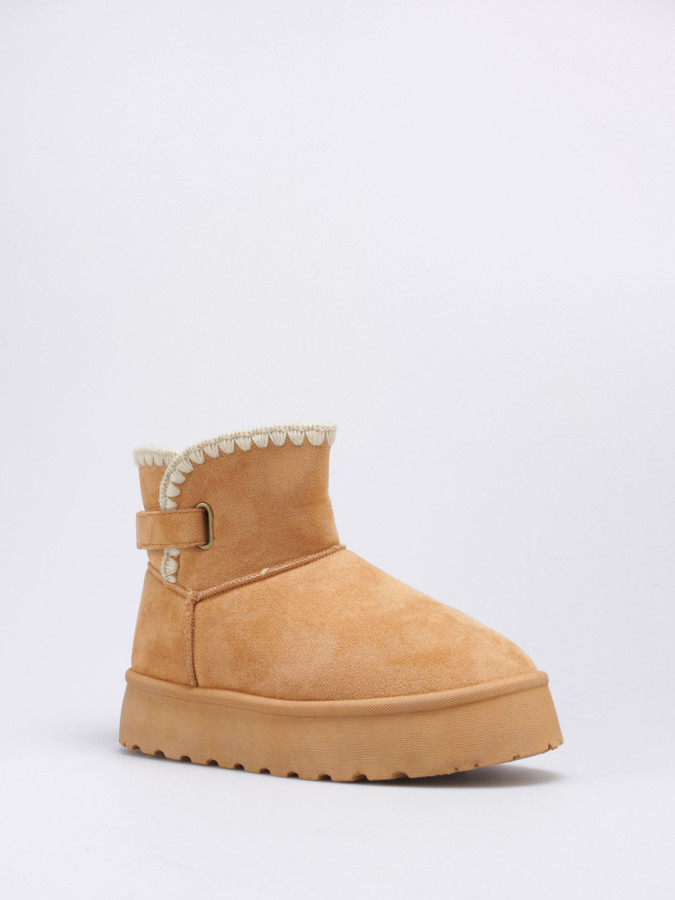 Boots camel fourrées à bride et plateforme