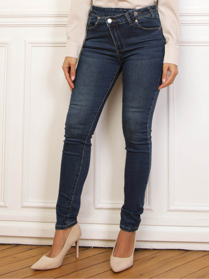 Jeans bleu foncé effet push-up à taille asymétrique