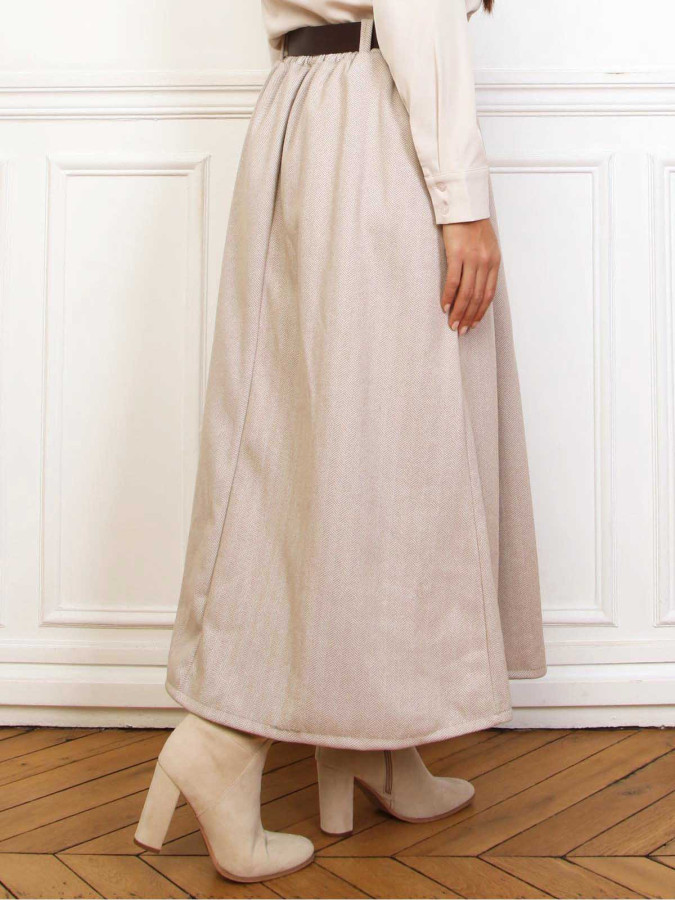 Jupe longue plissée beige avec ceinture
