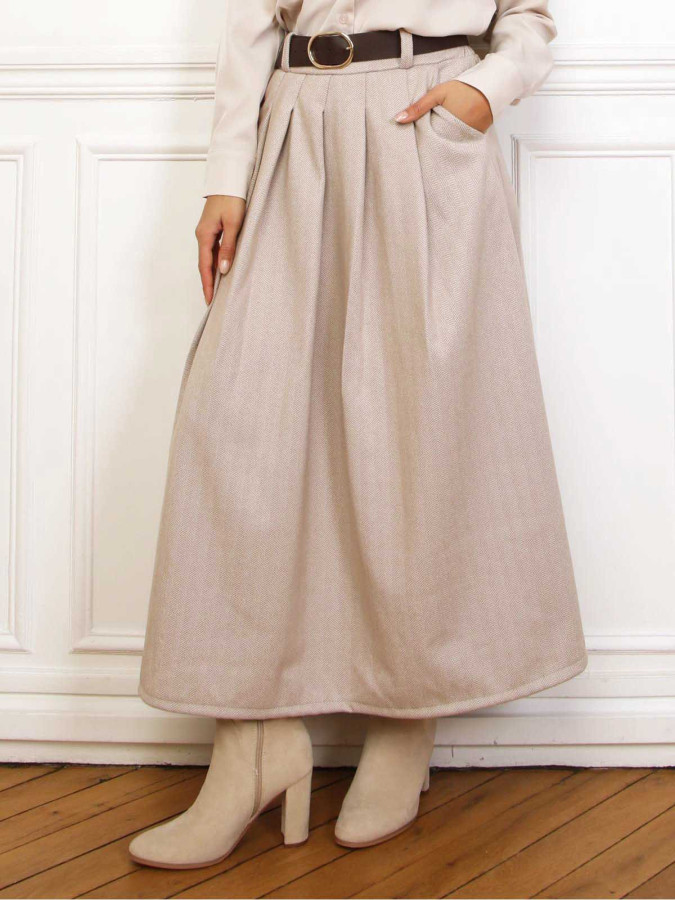 Jupe longue plissée beige avec ceinture