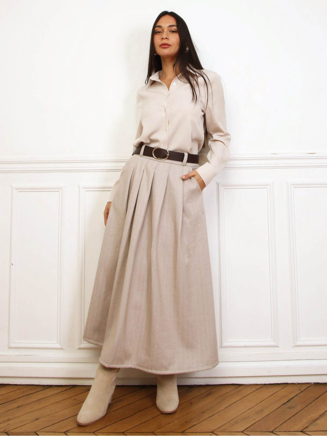 Jupe longue plissée beige avec ceinture
