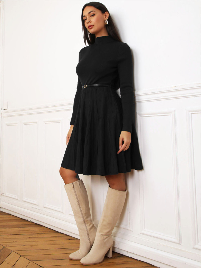 Robe patineuse ceinturée noire