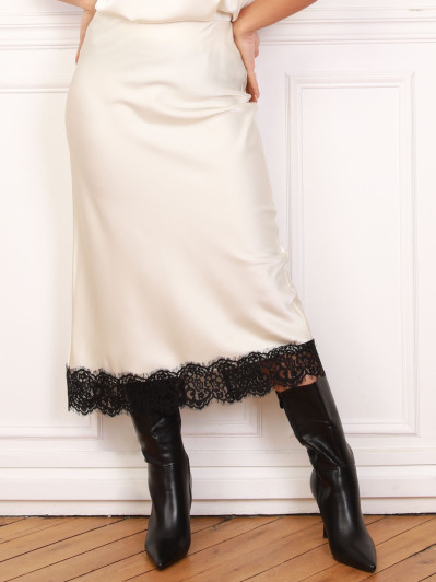 Jupe blanc cassé en satin avec dentelle