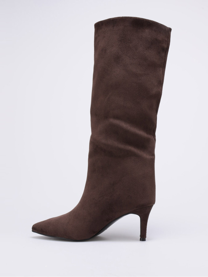 Bottes en suédine marron à talon aiguille
