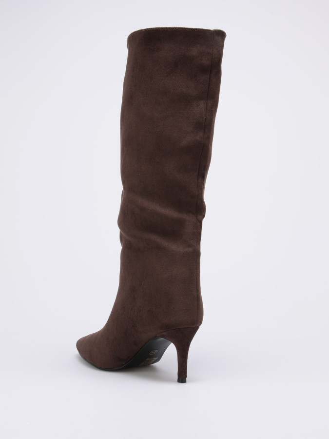Bottes en suédine marron à talon aiguille