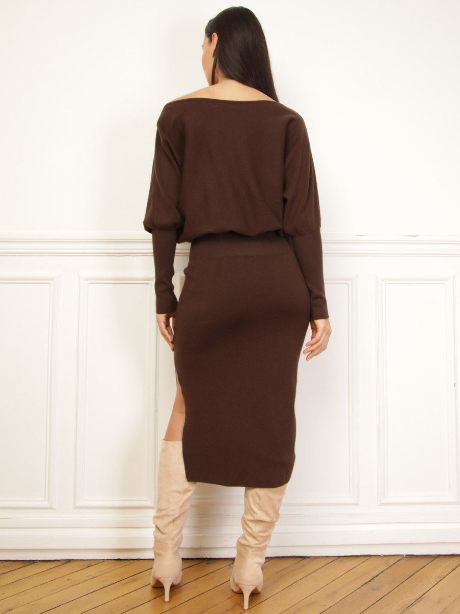 Robe pull milongue marron à manches chauvesouris — free download