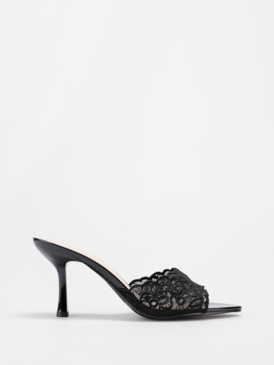 Mules vernies en dentelle noire