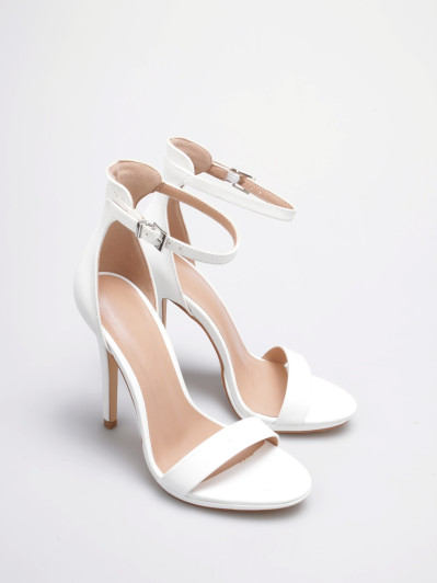 Sandales blanches à talon haut avec bride