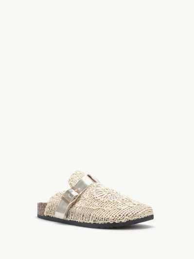 Mules dorées en broderie crochet