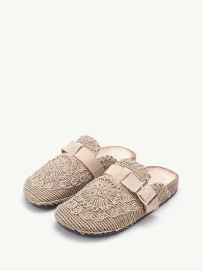 Mules taupes en broderie crochet