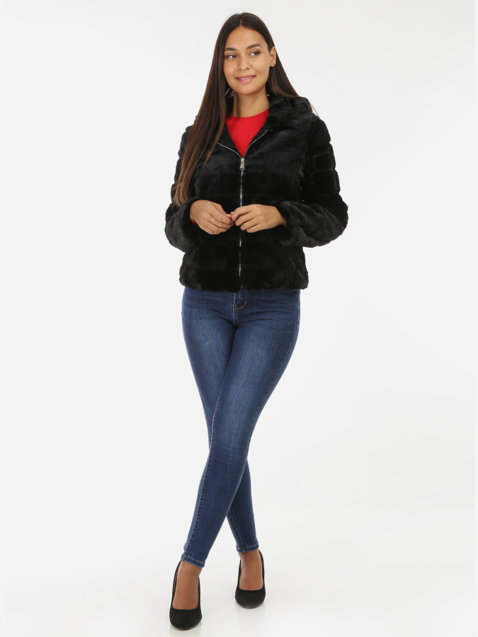 Manteau court noir fausse fourrure à capuche