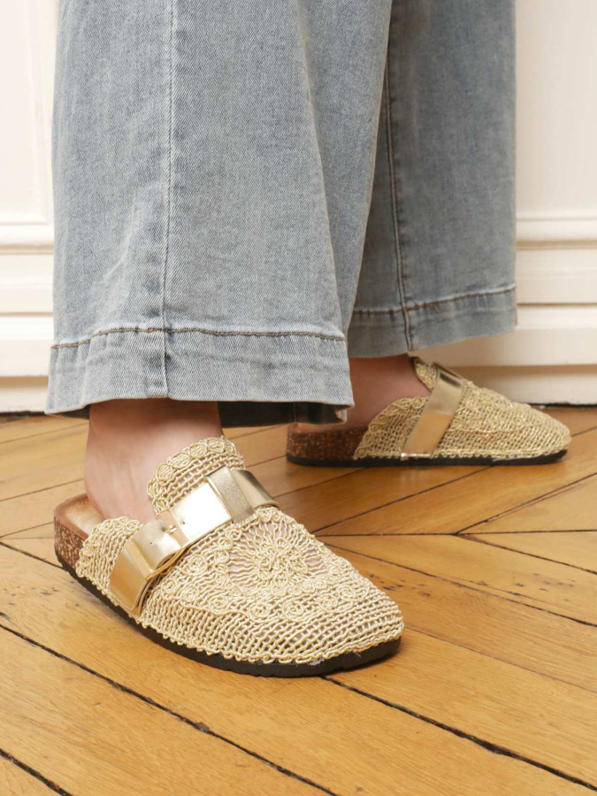 Mules dorées en broderie crochet
