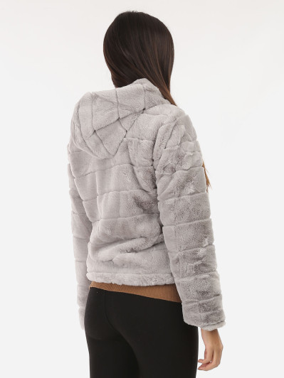 Manteau court gris à fausse fourrure et capuche