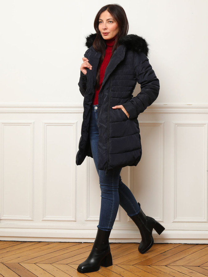 Doudoune bleue avec capuche fausse fourrure et ceinture