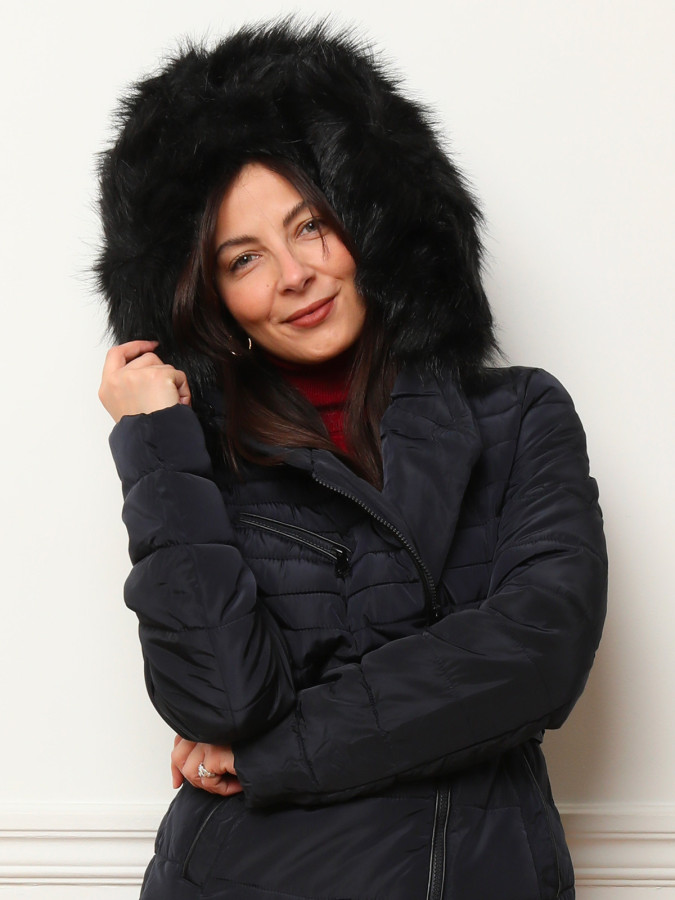 Doudoune bleue avec capuche fausse fourrure et ceinture