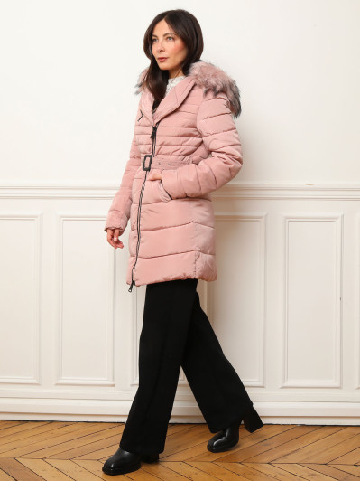 Doudoune rose avec capuche fausse fourrure et ceinture