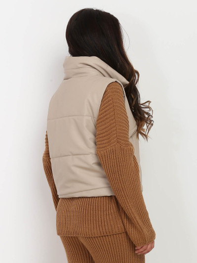 Doudoune courte simili beige sans manches