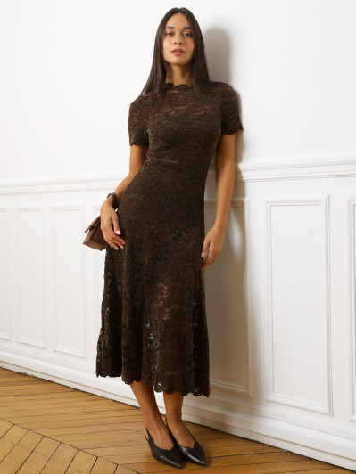 Robe marron mi-longue en velours et dentelle