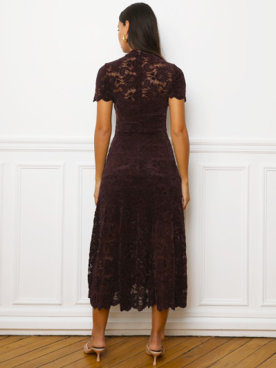 Robe bordeaux mi-longue en velours et dentelle
