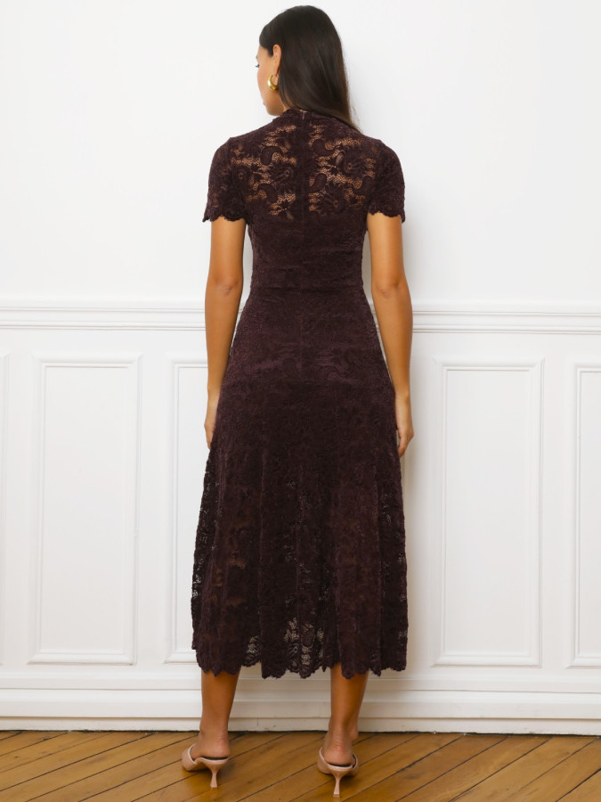 Robe bordeaux mi-longue en velours et dentelle