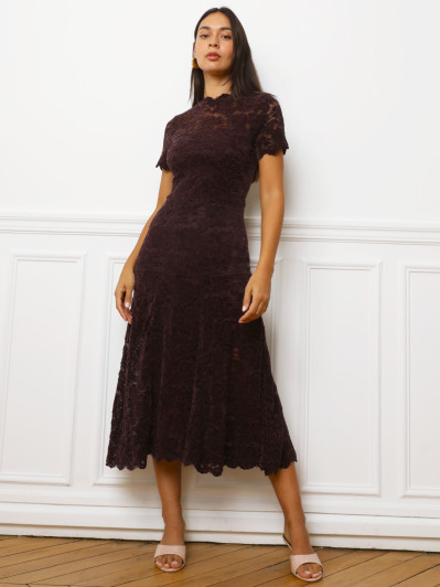 Robe bordeaux mi-longue en velours et dentelle