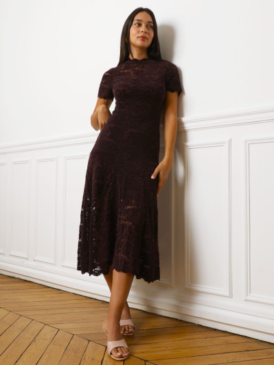 Robe bordeaux mi-longue en velours et dentelle