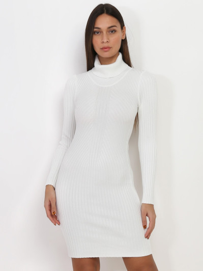 Robe blanche moulante côtelée à col roulé