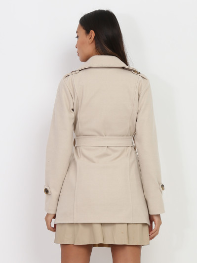 Manteau court beige ceinturé