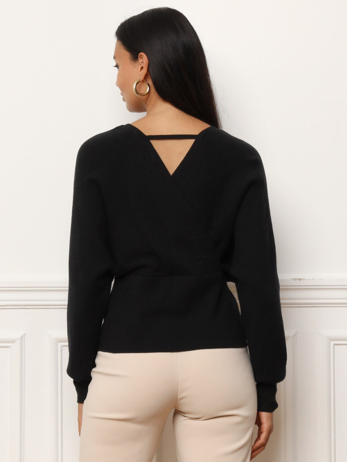 Pull noir en maille à col cache coeur