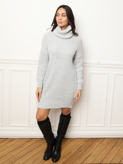 Robe pull courte grise à col roulé