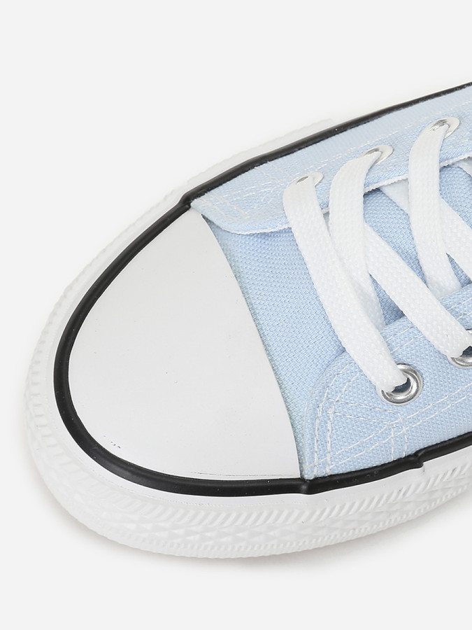 Tennis basses bleu clair en toile