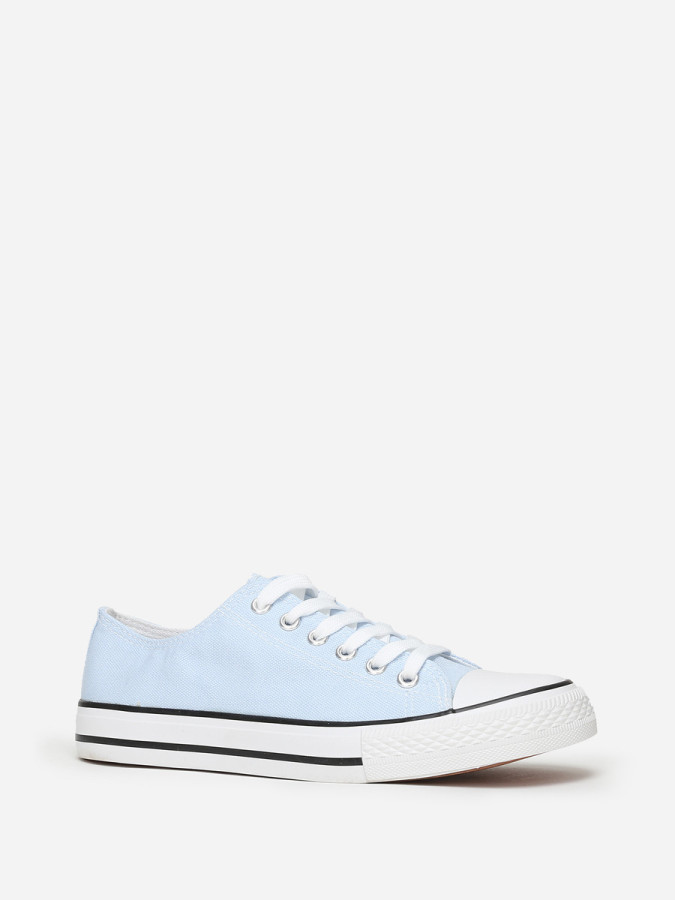 Tennis basses bleu clair en toile