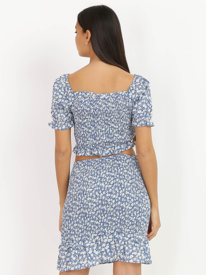 Crop top bleu smocké et fleuri