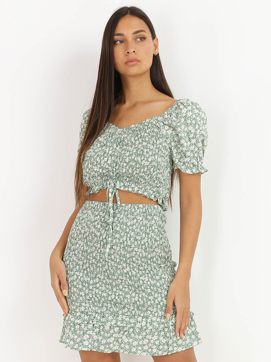 Crop top vert smocké et fleuri
