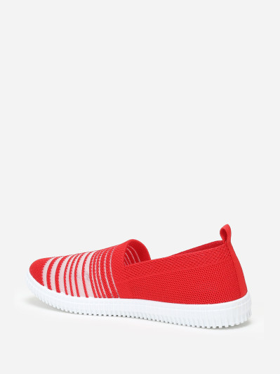 Baskets slip-on rouges en maille et effet transparent