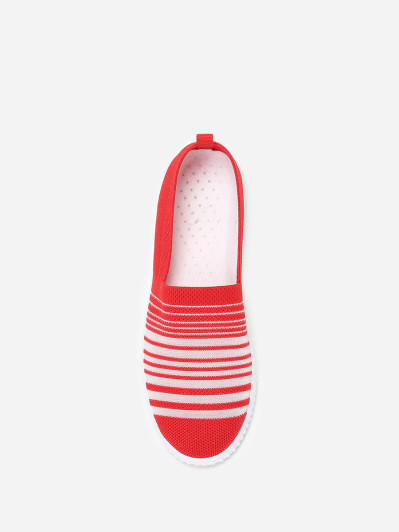Baskets slip-on rouges en maille et effet transparent
