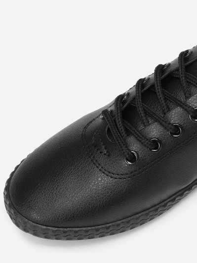 Tennis en simili noir avec semelle en relief