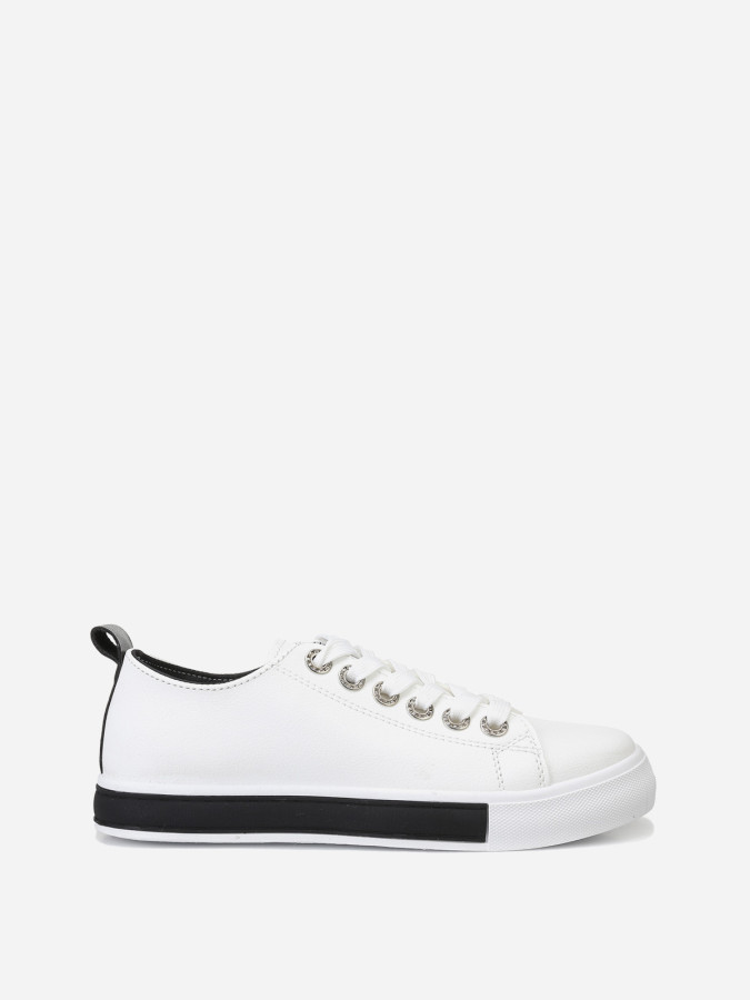 Baskets avec oeillets strassés