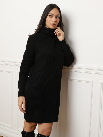 Robe pull courte noire à col roulé