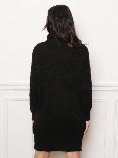 Robe pull courte noire à col roulé